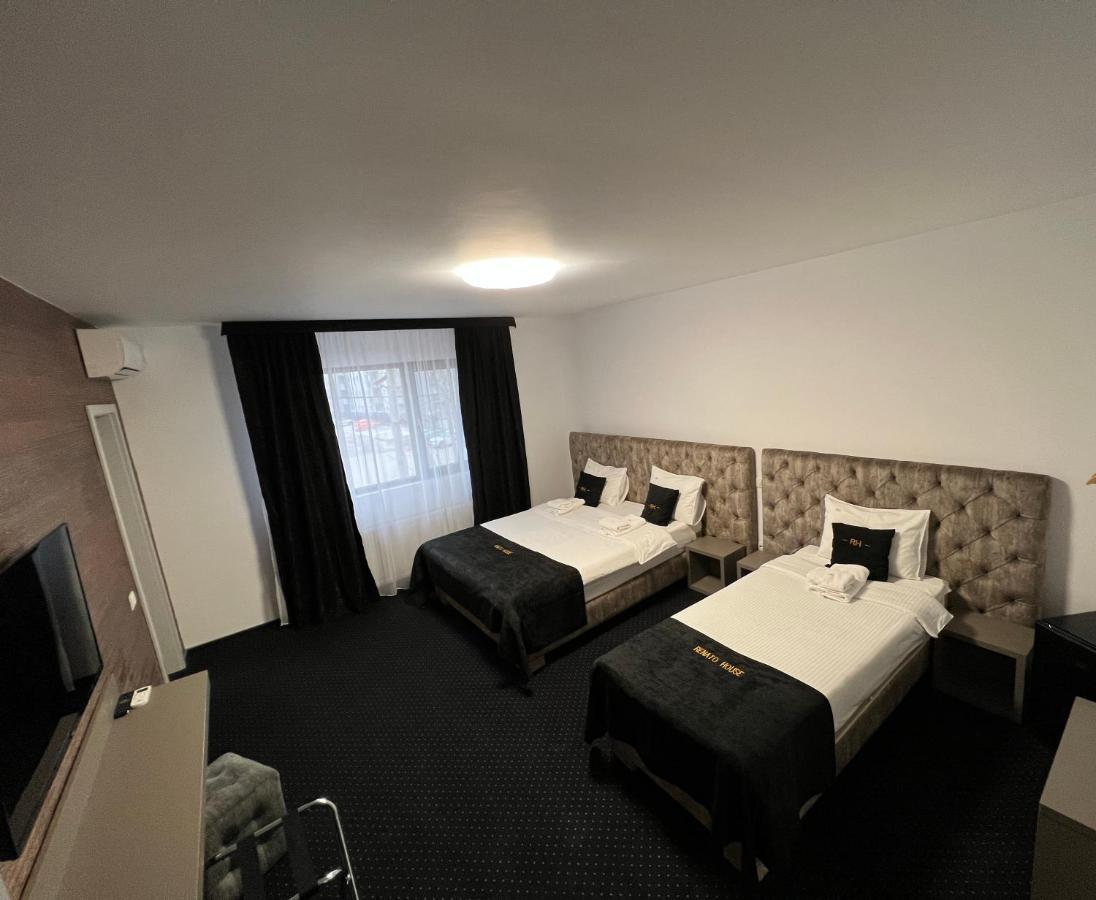 Renato House Hotel Targu Jiu Luaran gambar